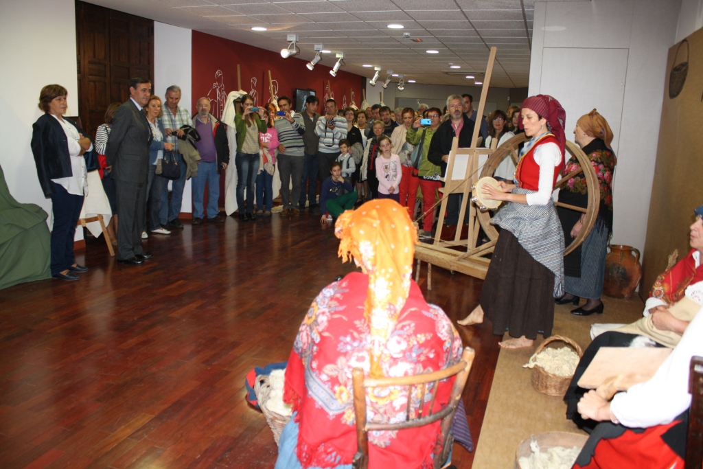 UN CENTENAR DE PERSONAS ASISTEN A LA CELEBRACIÓN DEL PRIMER ANIVERSARIO DEL MUSEO PROVINCIAL DEL TRAJE POPULAR DE MORÓN DE ALMAZÁN DONDE SE HA RENDIDO HOMENAJE A LOS DONANTES DE LAS PIEZAS Y A LA FIGURA DEL PINTOR SORIANO MAXIMINO PEÑA